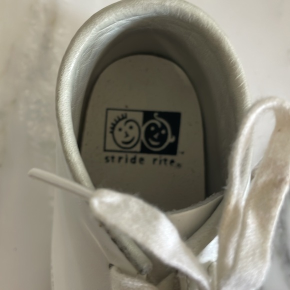 Stride Rite, traditional white leather baby infant shoe size 4.5 good condition - Picture 8 of 9